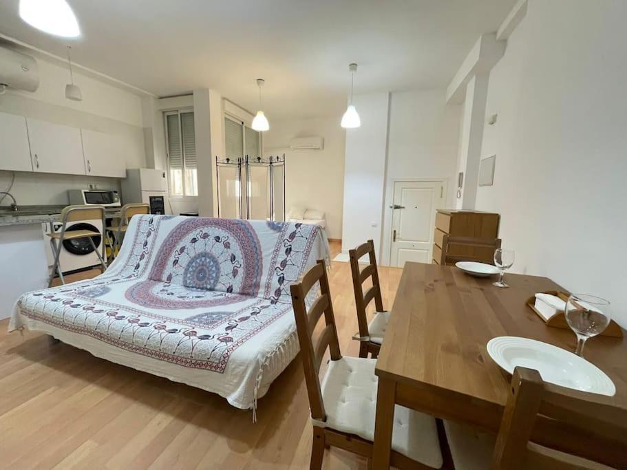 Nice Flat In Atarazanas - Souv Malaga Exterior photo